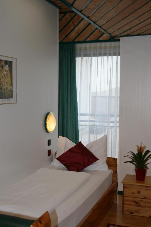 Asperner Löwe Hotel Wien